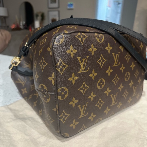 Louis Vuitton Neonoe - Picture 3 of 5